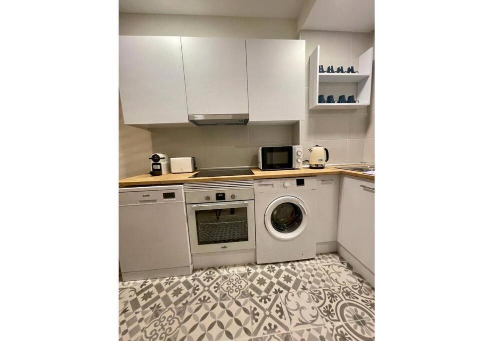 Cool Apt 9 Pax En Plena Plaza De Chueca Apartamento