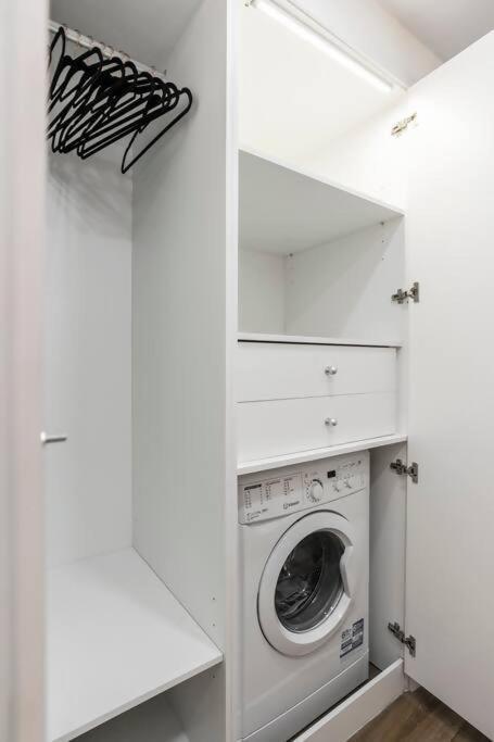 Location In The Of Madrid! 166 *