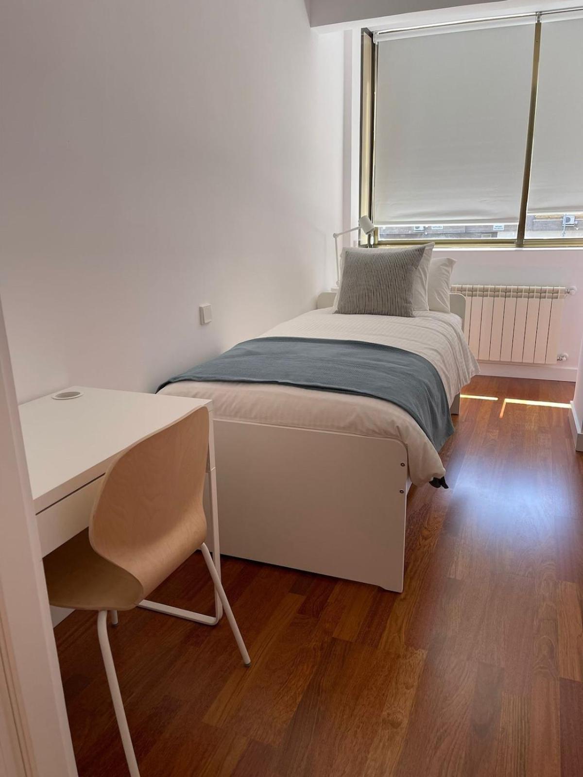 Total Access 3 Bedroom 2 Bath 6 Persons Apartment Madrid