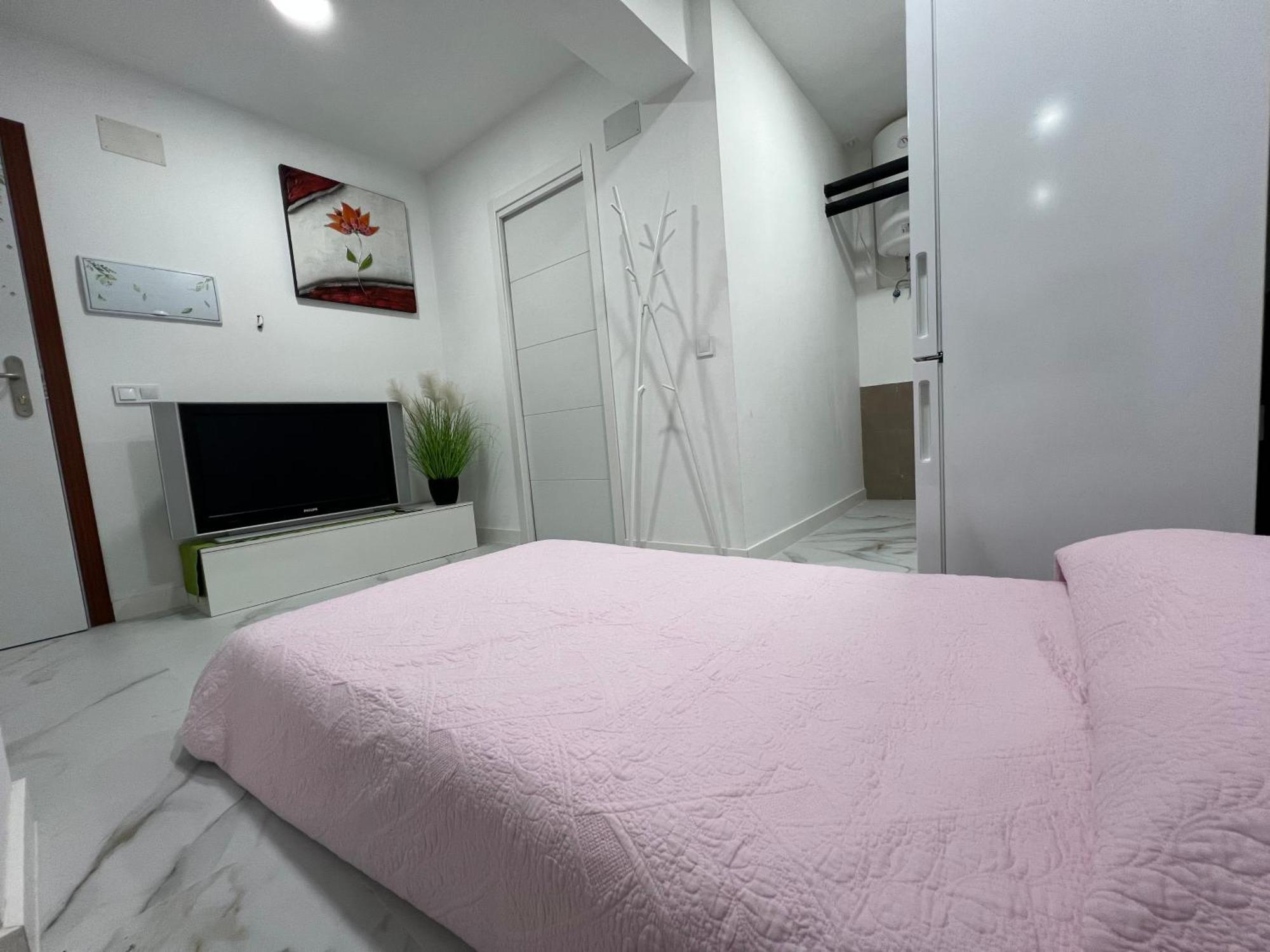 Apartamento Nuevo En La Zona De Ventas *