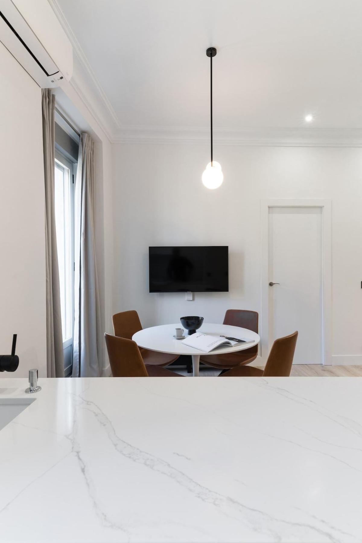 Apartamento Luz Y Diseno En Malasana, Piso Centrico Y Nuevo *