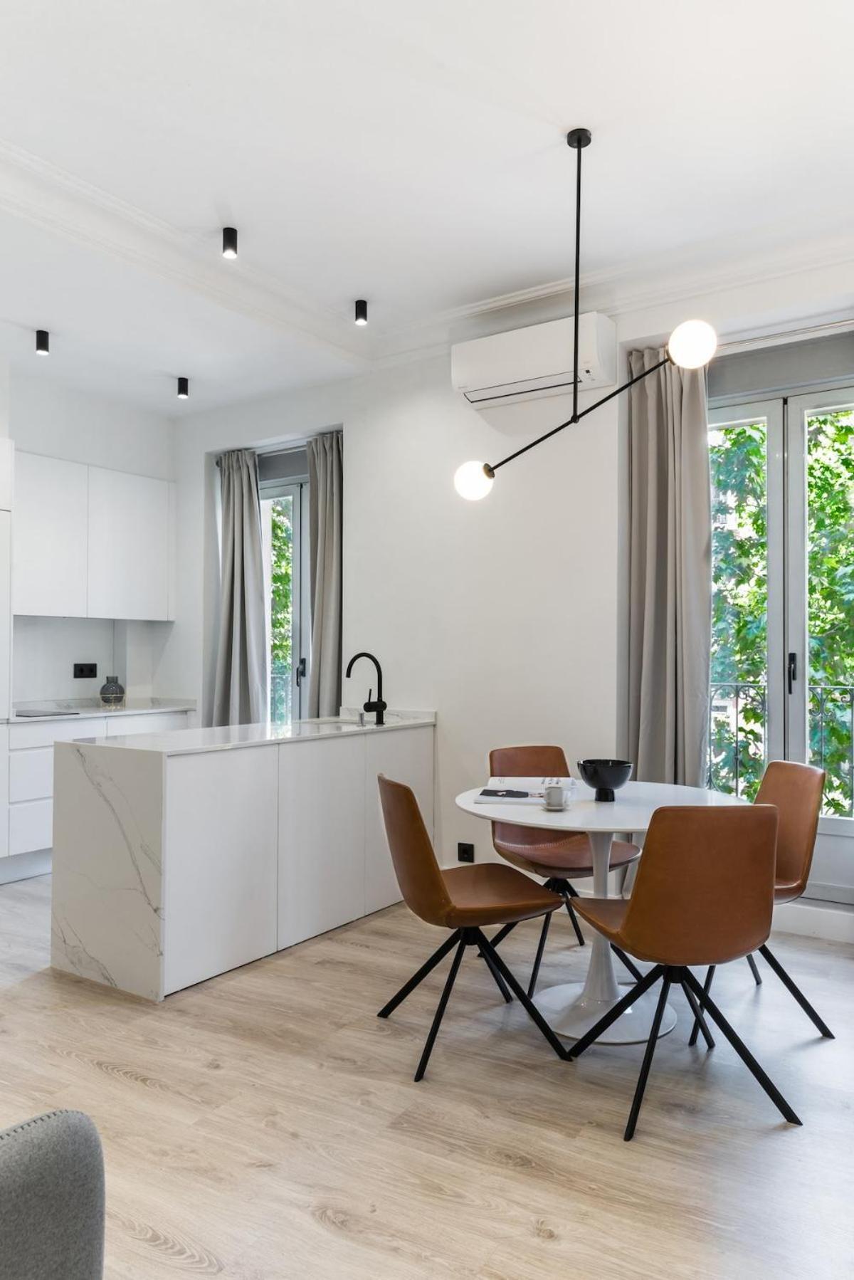 Luz Y Diseno En Malasana, Piso Centrico Y Nuevo Apartamento Madrid
