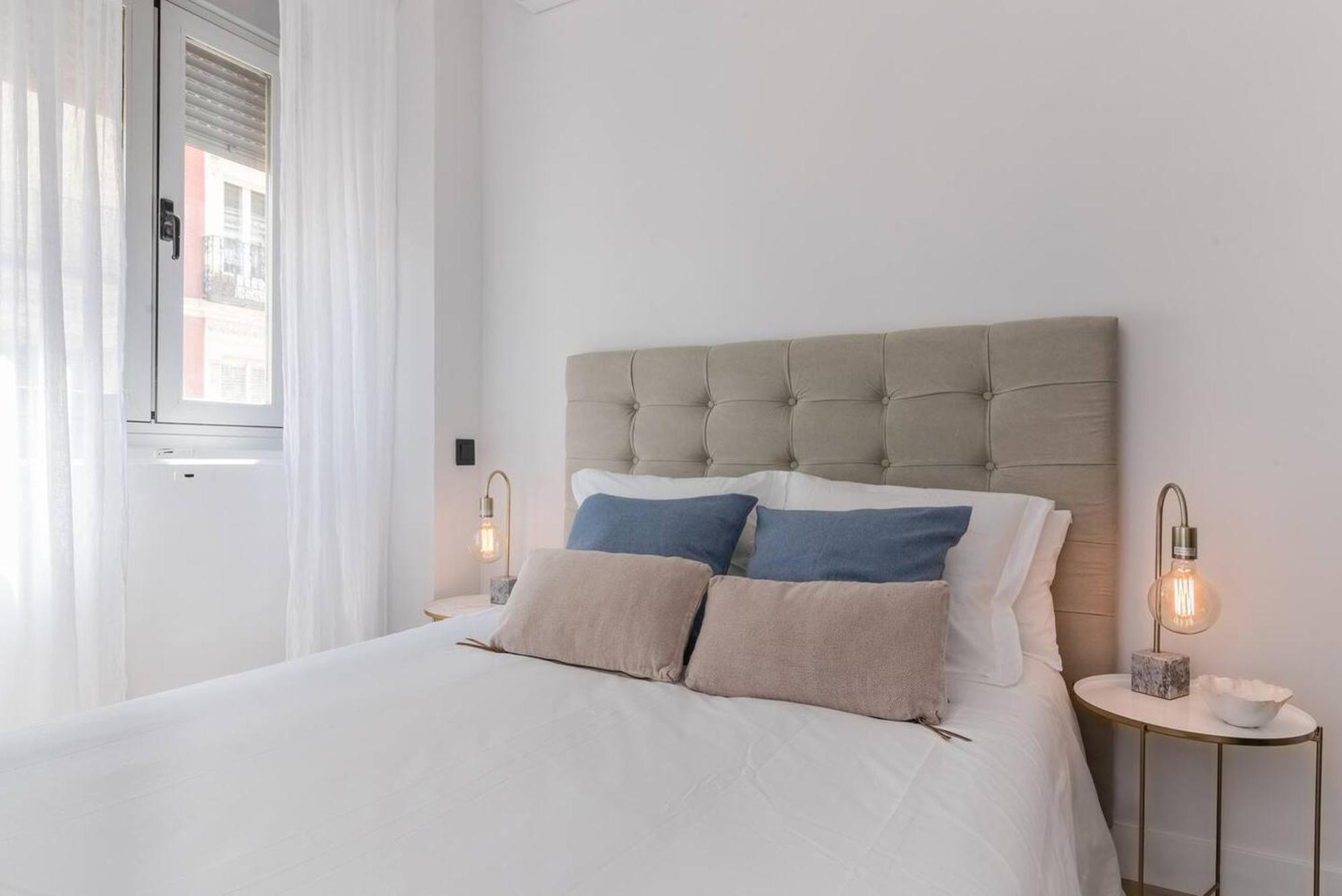 Luz Y Diseno En Malasana, Piso Centrico Y Nuevo Apartamento Madrid