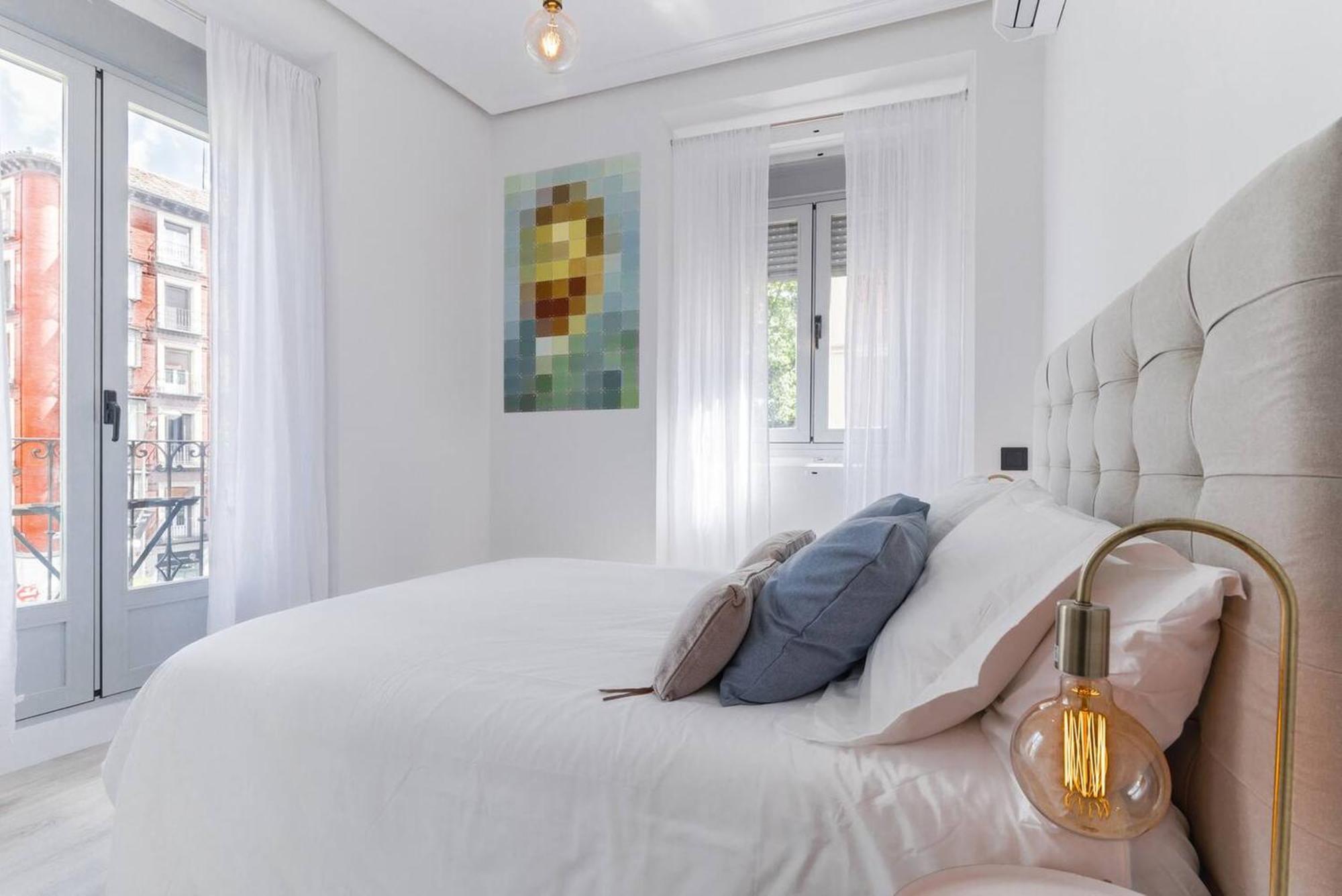 Luz Y Diseno En Malasana, Piso Centrico Y Nuevo Apartamento Madrid