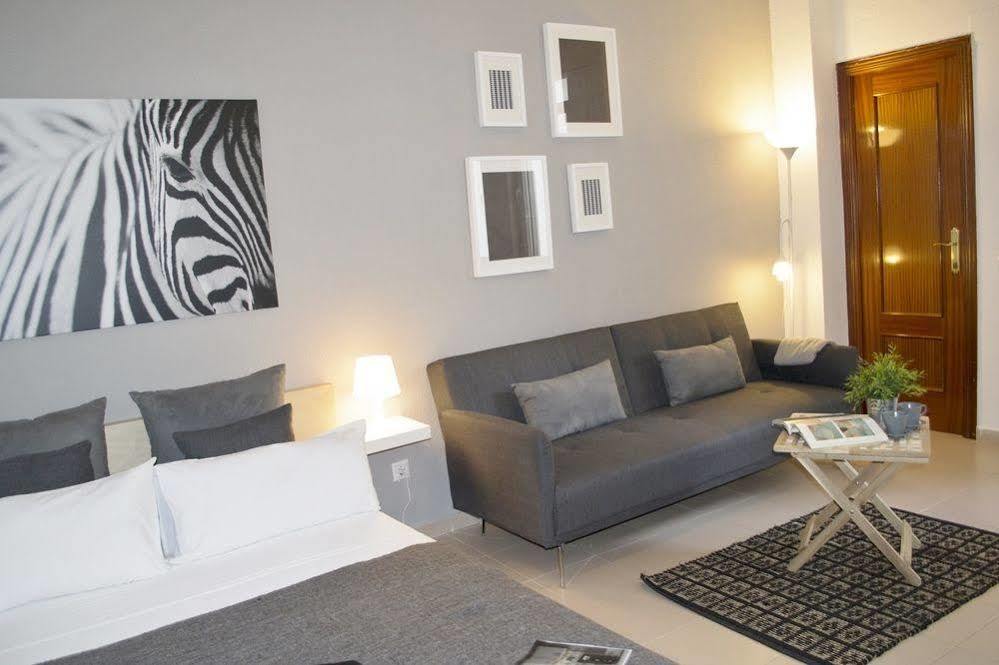 Apartamento L&h Plaza Santa Ana Madrid