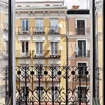 Malasaña Apartment by Flatsweethome