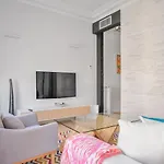 Stylish 3-Bedroom Apartment In The Heart Of Barrio Salamanca Perfect For Shopping & Leisure, Castello IV