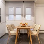 Authentic La Latina Getaway Just Steps From Madrid Iconic Rastro Latina Toledo X