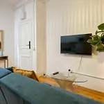 Victoria Studio II