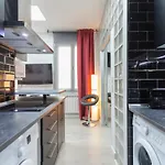 Gran Vía Apartment by Rentalis