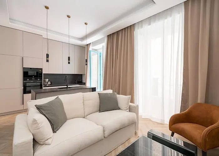 Gran Via XVI Calle San Roque 4Br 4Bh