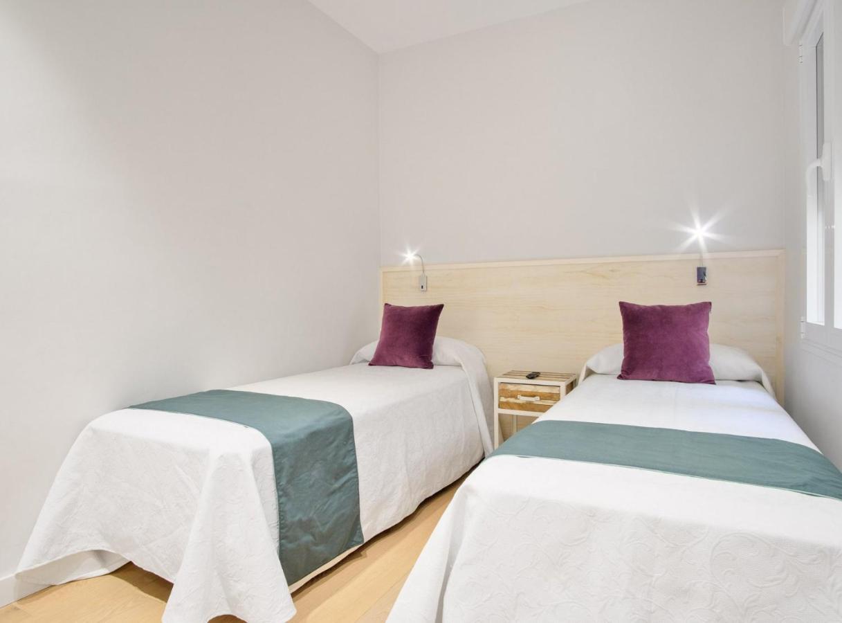 Stylish 3-bedroom In The Heart Of Barrio Salamanca Perfect For Shopping & Leisure, Castello Iv Madrid