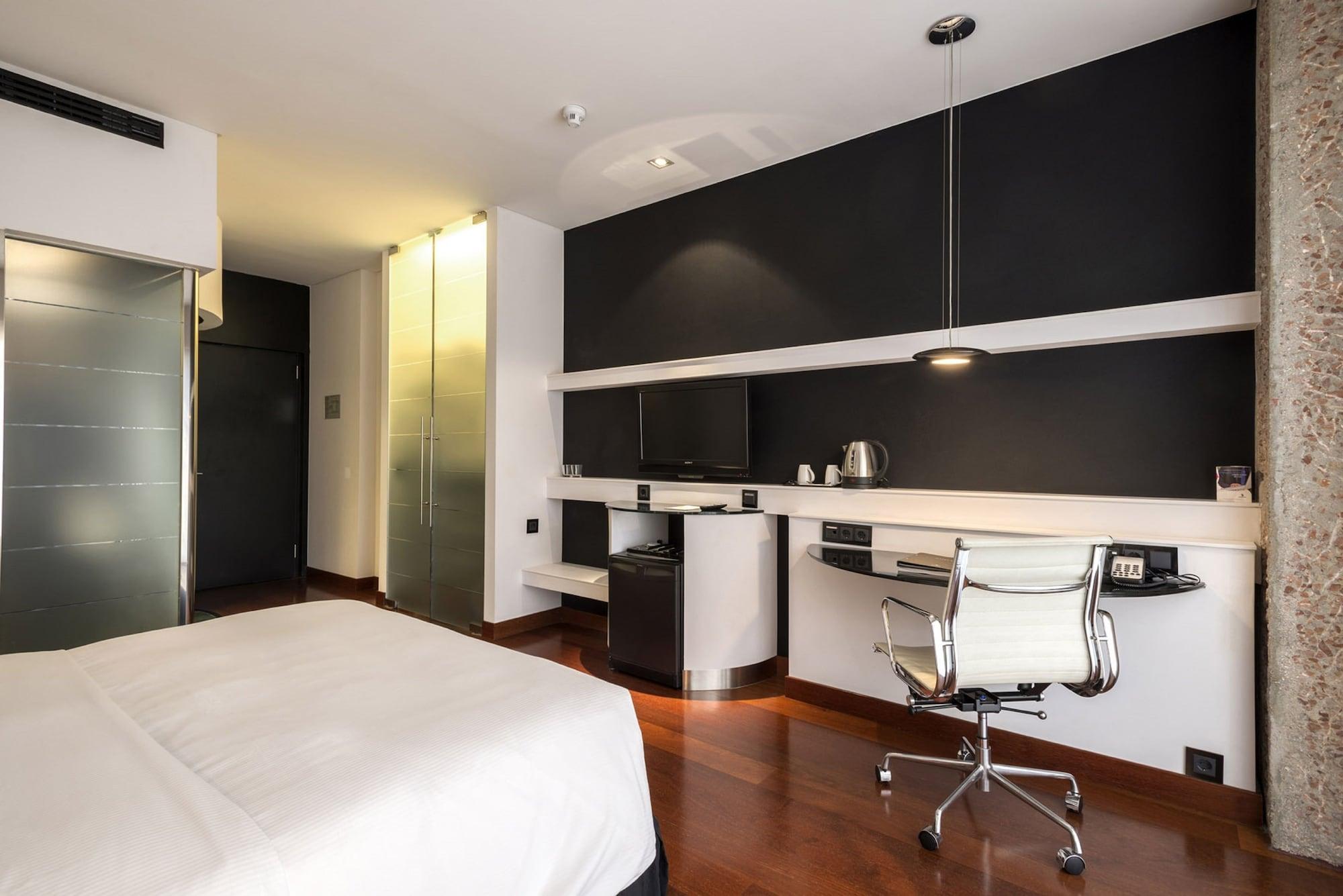 Hotel Hilton Airport 4*