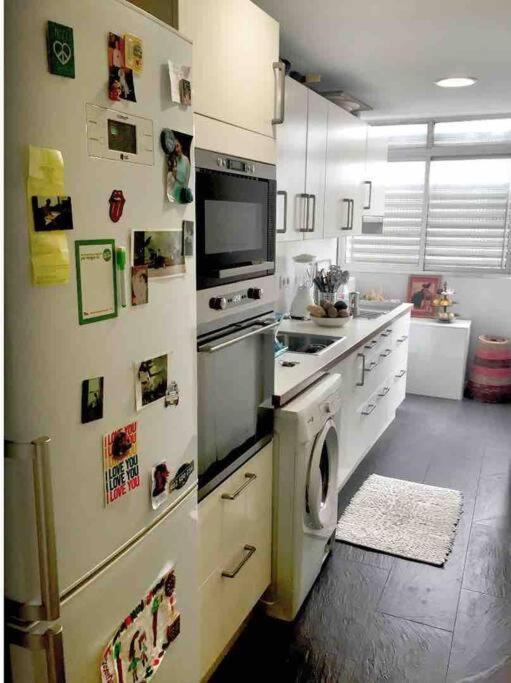 Piso Centrico, Bonito, Acogedor, Aire Acondicionado Y Piscina Enfrente De Casa *