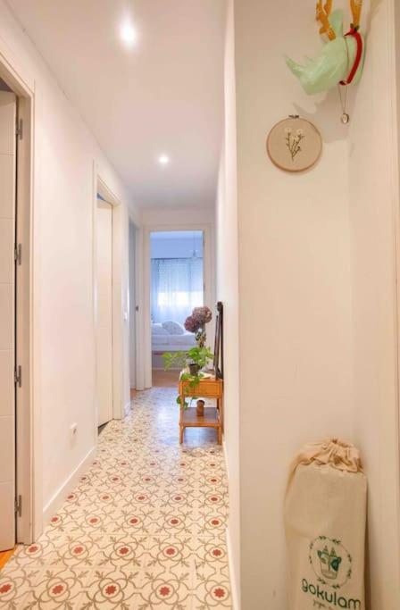 Piso Centrico, Bonito, Acogedor, Aire Acondicionado Y Piscina Enfrente De Casa * Madrid