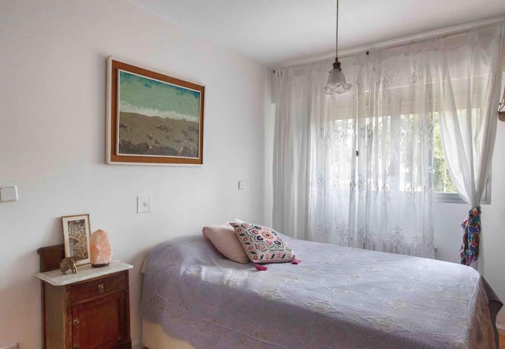 Piso Centrico, Bonito, Acogedor, Aire Acondicionado Y Piscina Enfrente De Casa