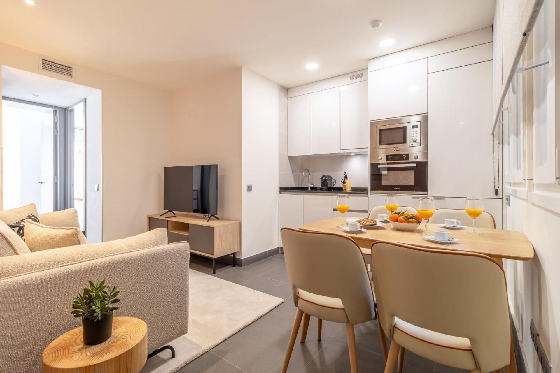 Authentic La Latina Getaway Just Steps From Iconic Rastro Latina Toledo X * Madrid
