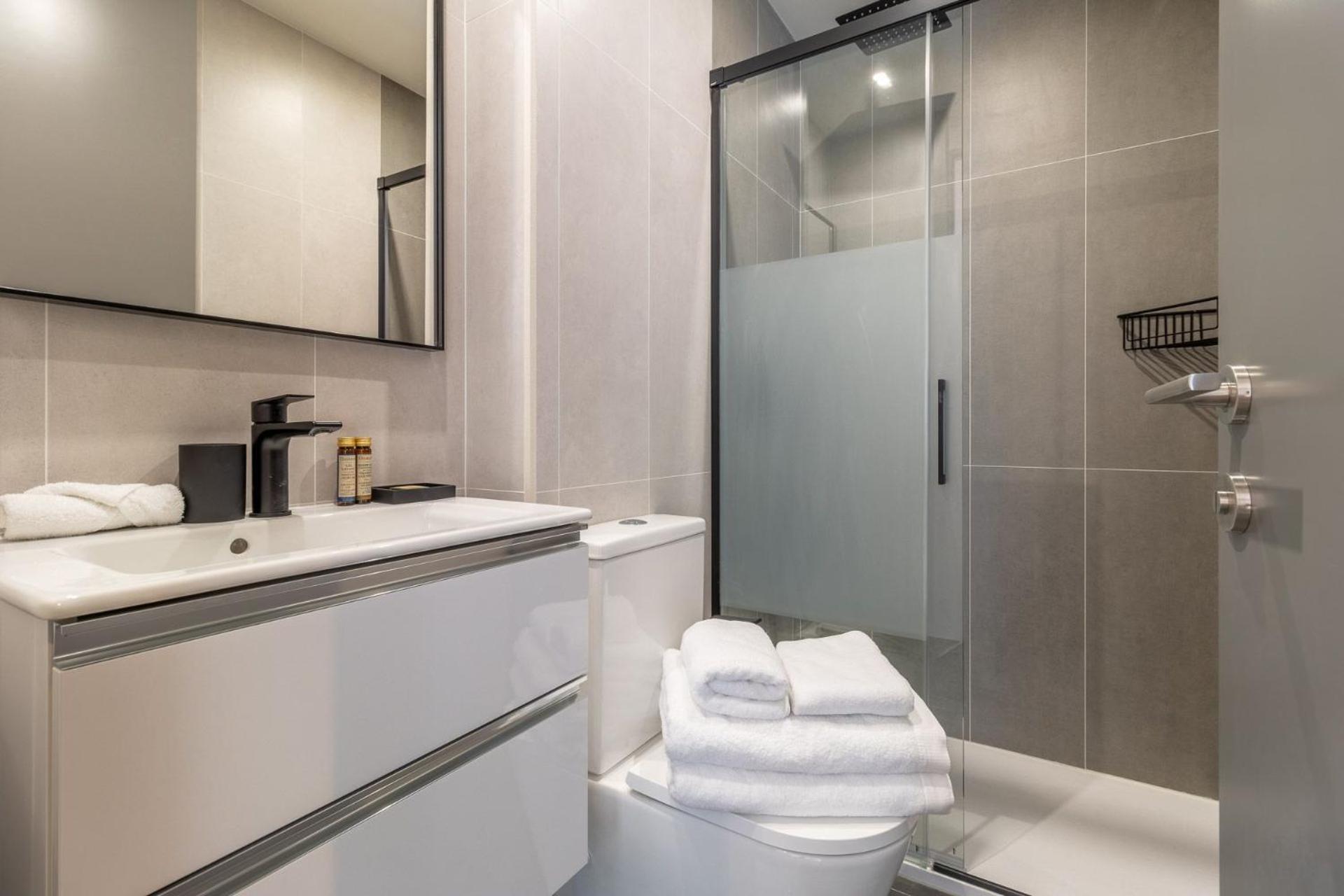 Apartment Authentic La Latina Getaway Just Steps From Iconic Rastro Latina Toledo X *
