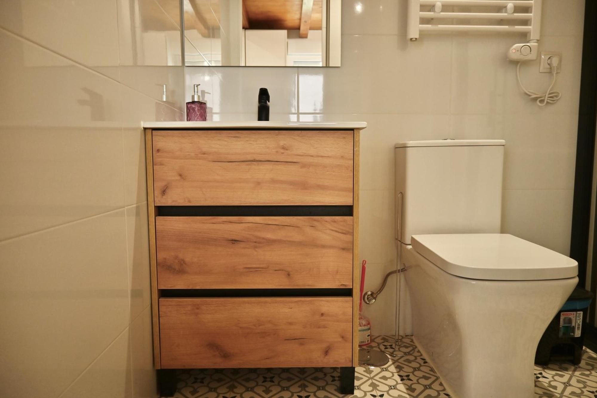 Encantador Estudio Temporal Con Cama En Mezanine Cerca De La Vibrante Avenida Albufera Mpe35 Apartamento Madrid