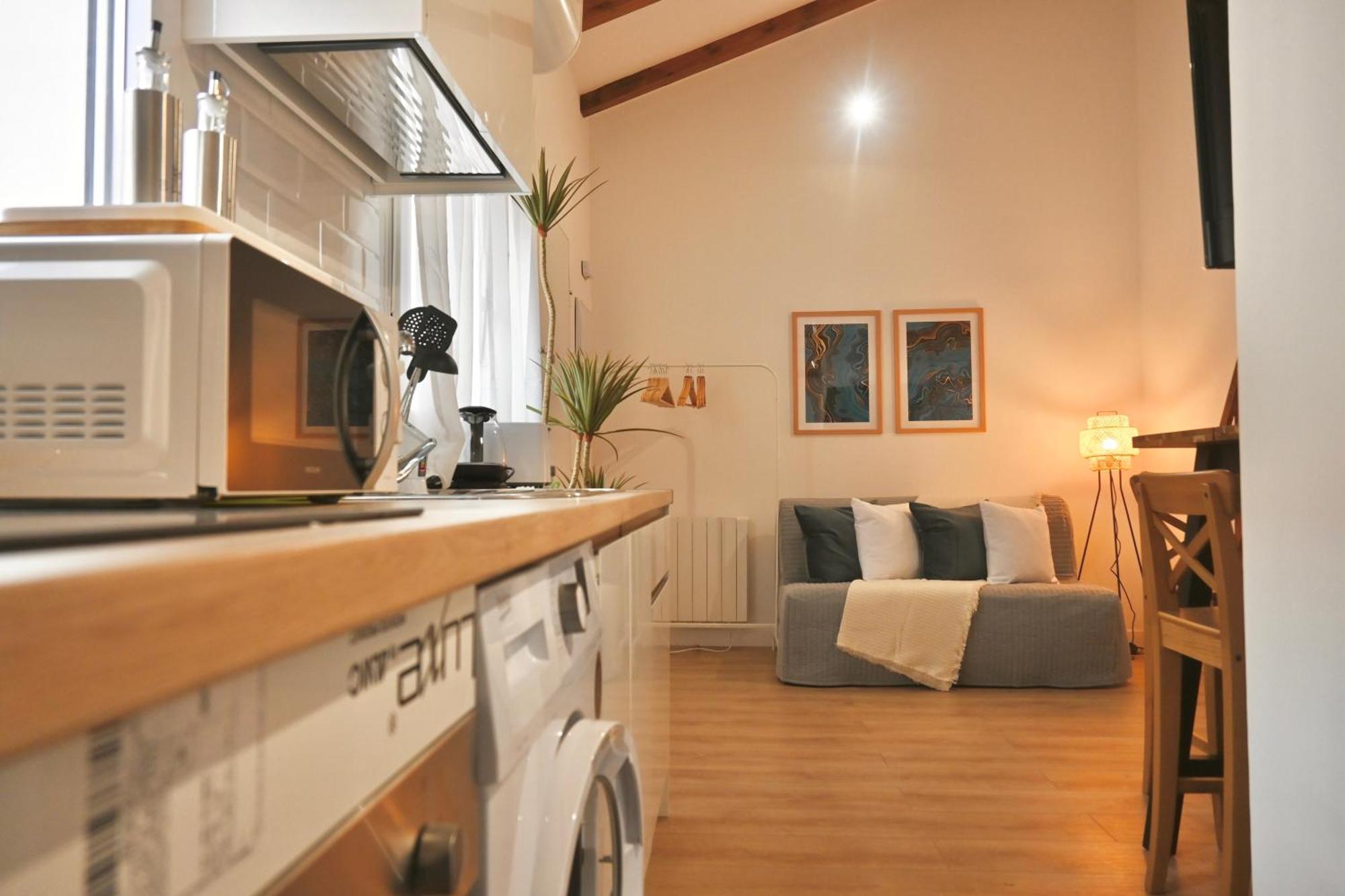 Encantador Estudio Temporal Con Cama En Mezanine Cerca De La Vibrante Avenida Albufera Mpe35 Apartamento