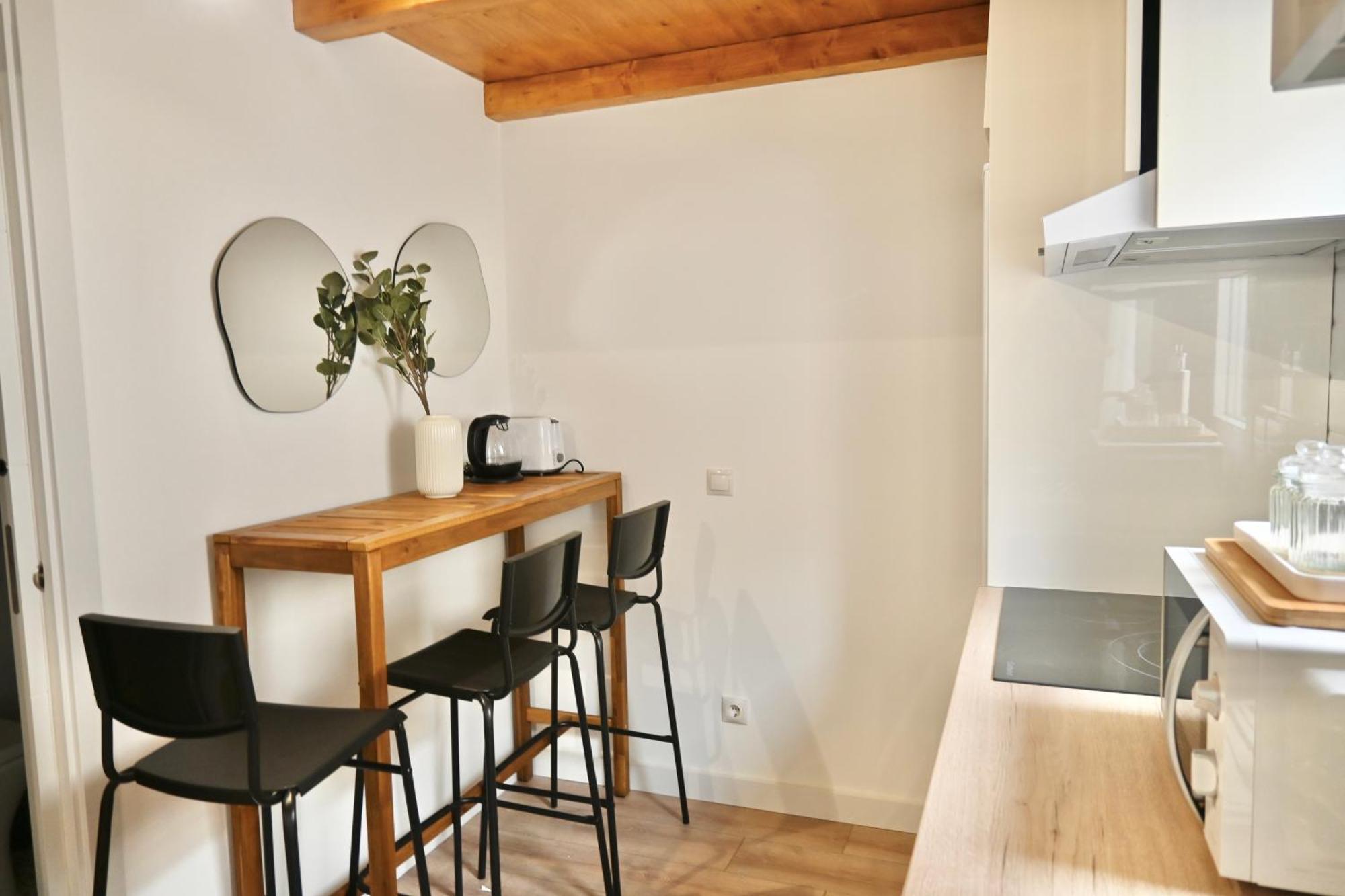 Apartamento Encantador Estudio Temporal Con Cama En Mezanine Cerca De La Vibrante Avenida Albufera Mpe35 *