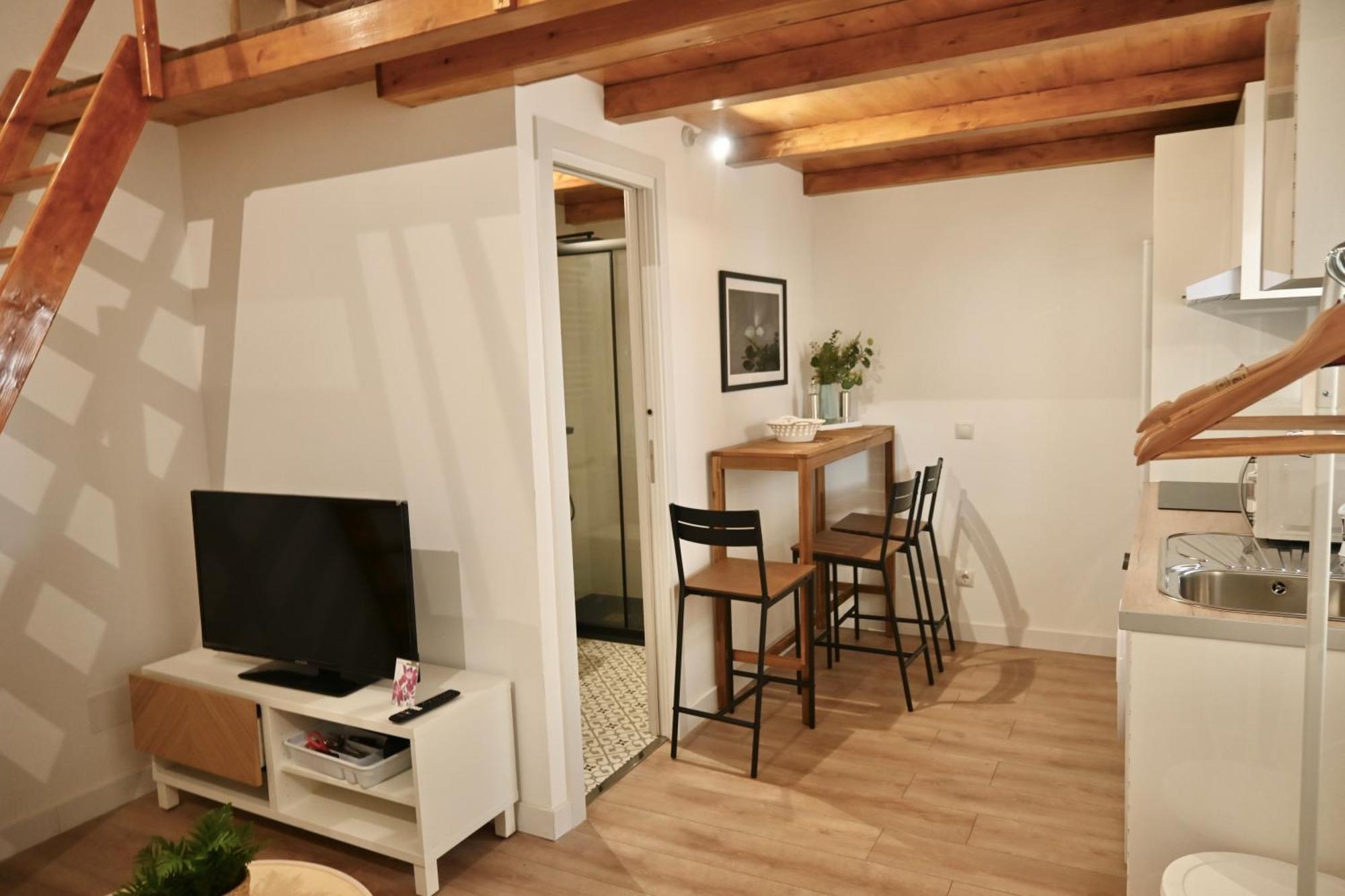 Apartamento Encantador Estudio Temporal Con Cama En Mezanine Cerca De La Vibrante Avenida Albufera Mpe35 *
