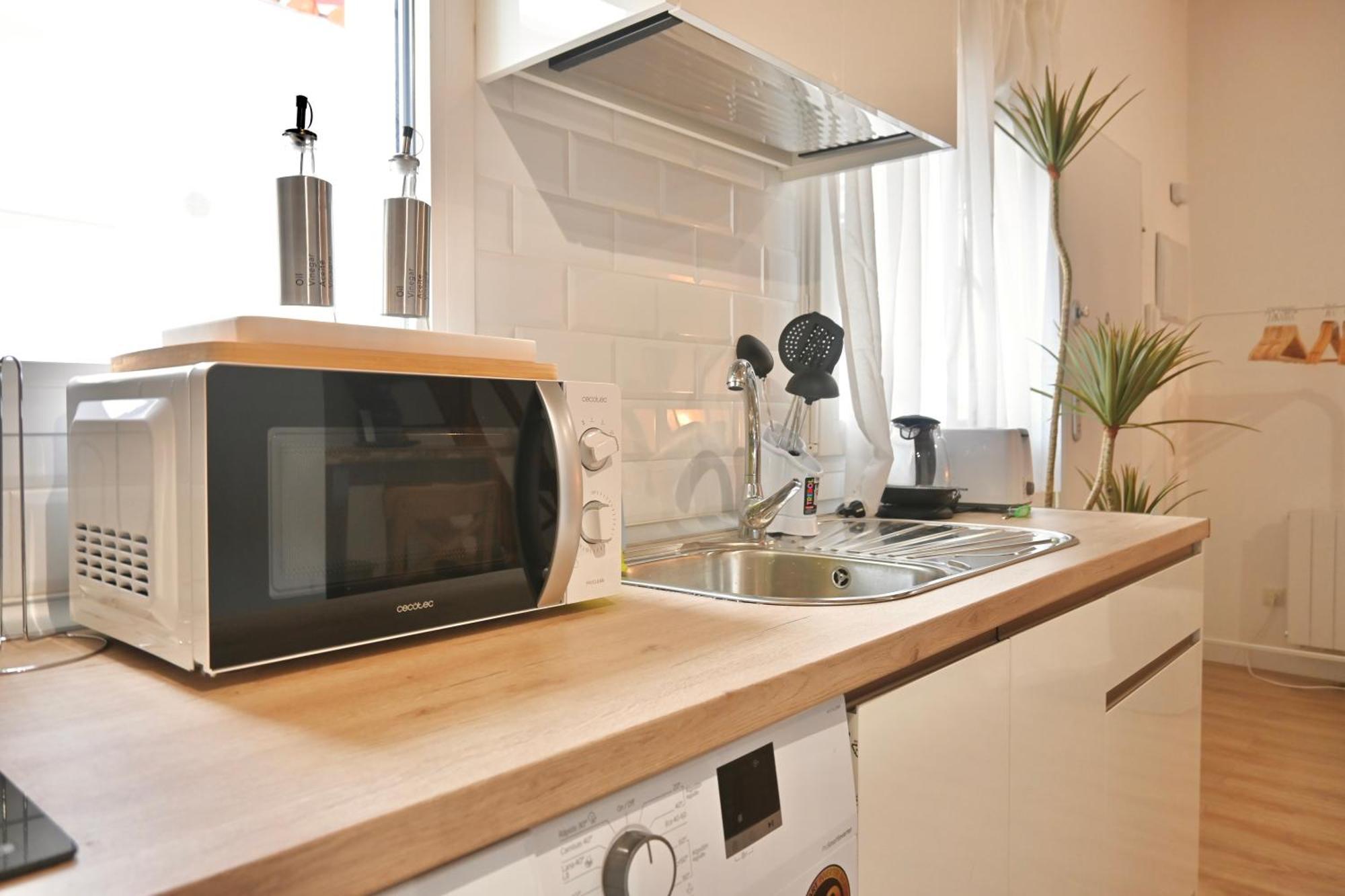 Encantador Estudio Temporal Con Cama En Mezanine Cerca De La Vibrante Avenida Albufera Mpe35 Apartamento Madrid