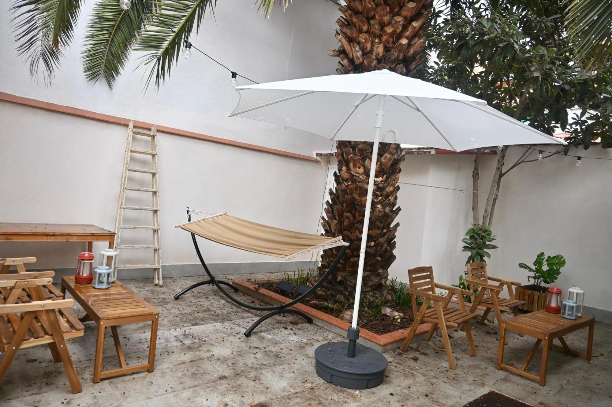 Apartamento Encantador Estudio Temporal Con Cama En Mezanine Cerca De La Vibrante Avenida Albufera Mpe35 Madrid