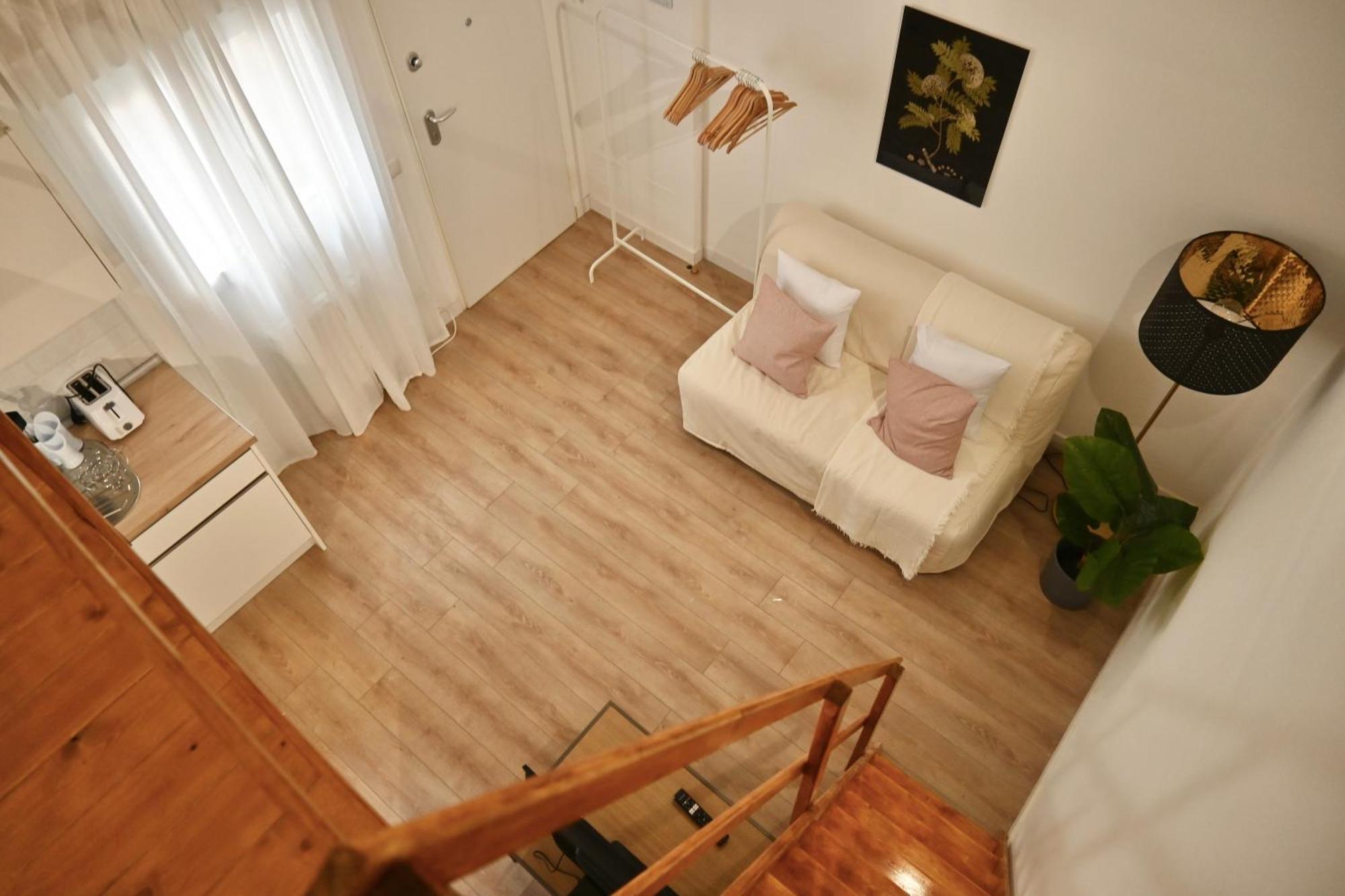 Apartamento Encantador Estudio Temporal Con Cama En Mezanine Cerca De La Vibrante Avenida Albufera Mpe35 *