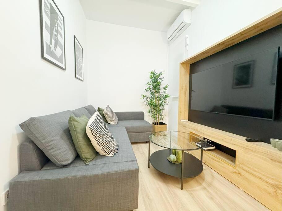 Habitacion Privada Comoda Y Bien Ubicada Con Zonas Comunes Compartidas A Apartment *