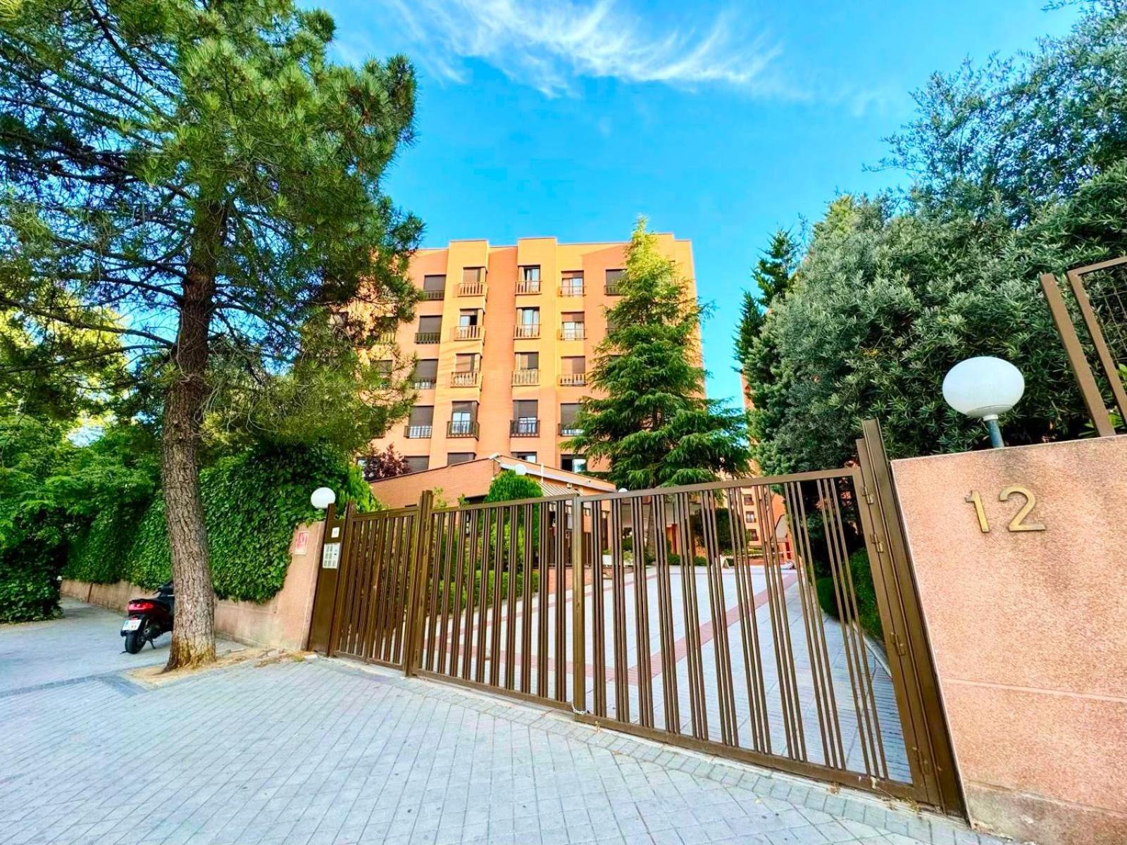 Piso Con Piscina Cerca Del Aeropuerto By Bebalmy Apartamento