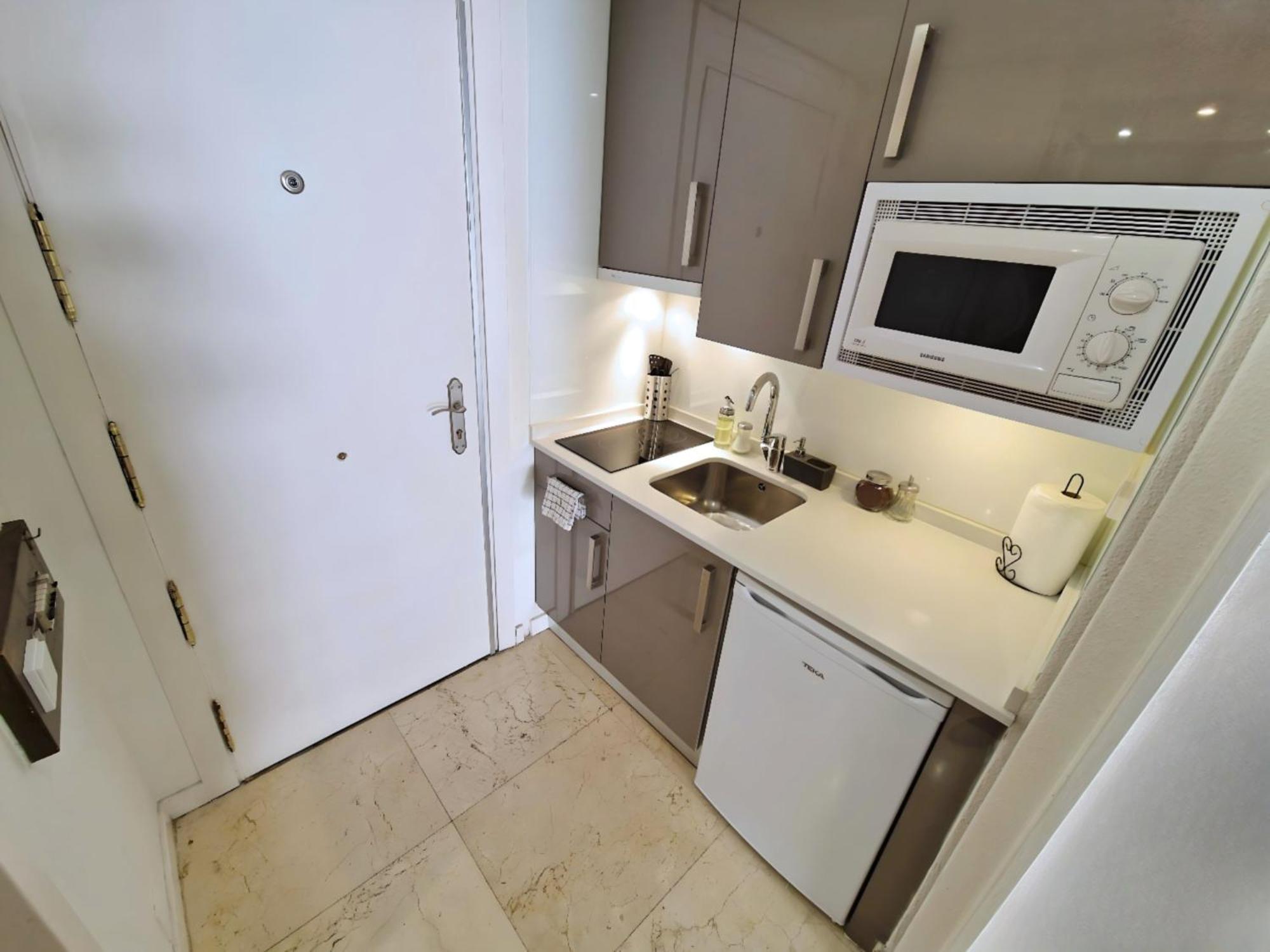 Estupendo Estudio En Castellana Madrid