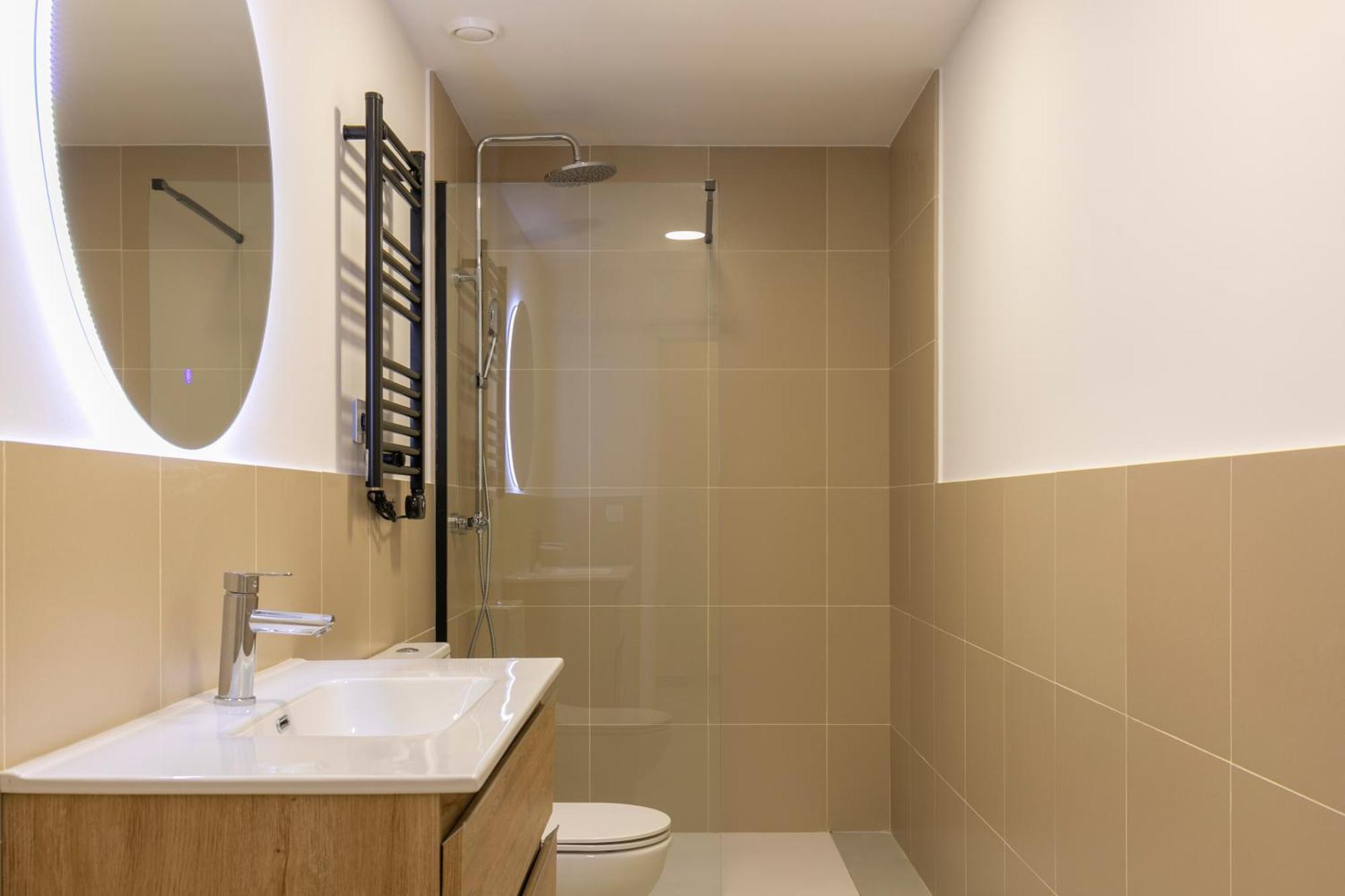 Homeabout Smart Tetuan - Sin Recepcion * Madrid