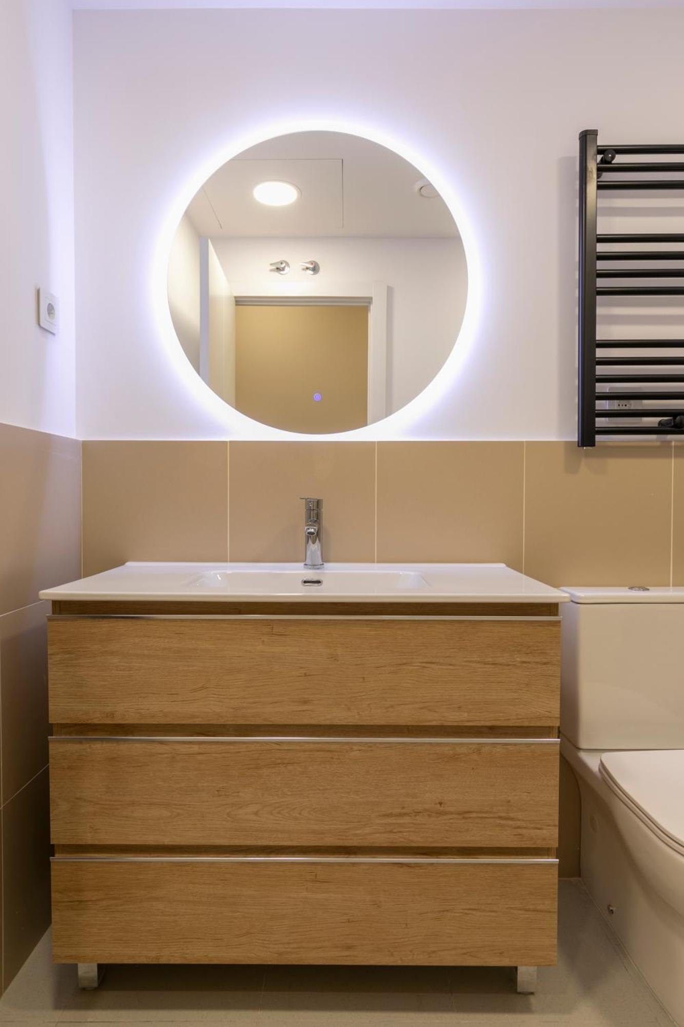 Homeabout Smart Tetuan - Sin Recepcion * Madrid