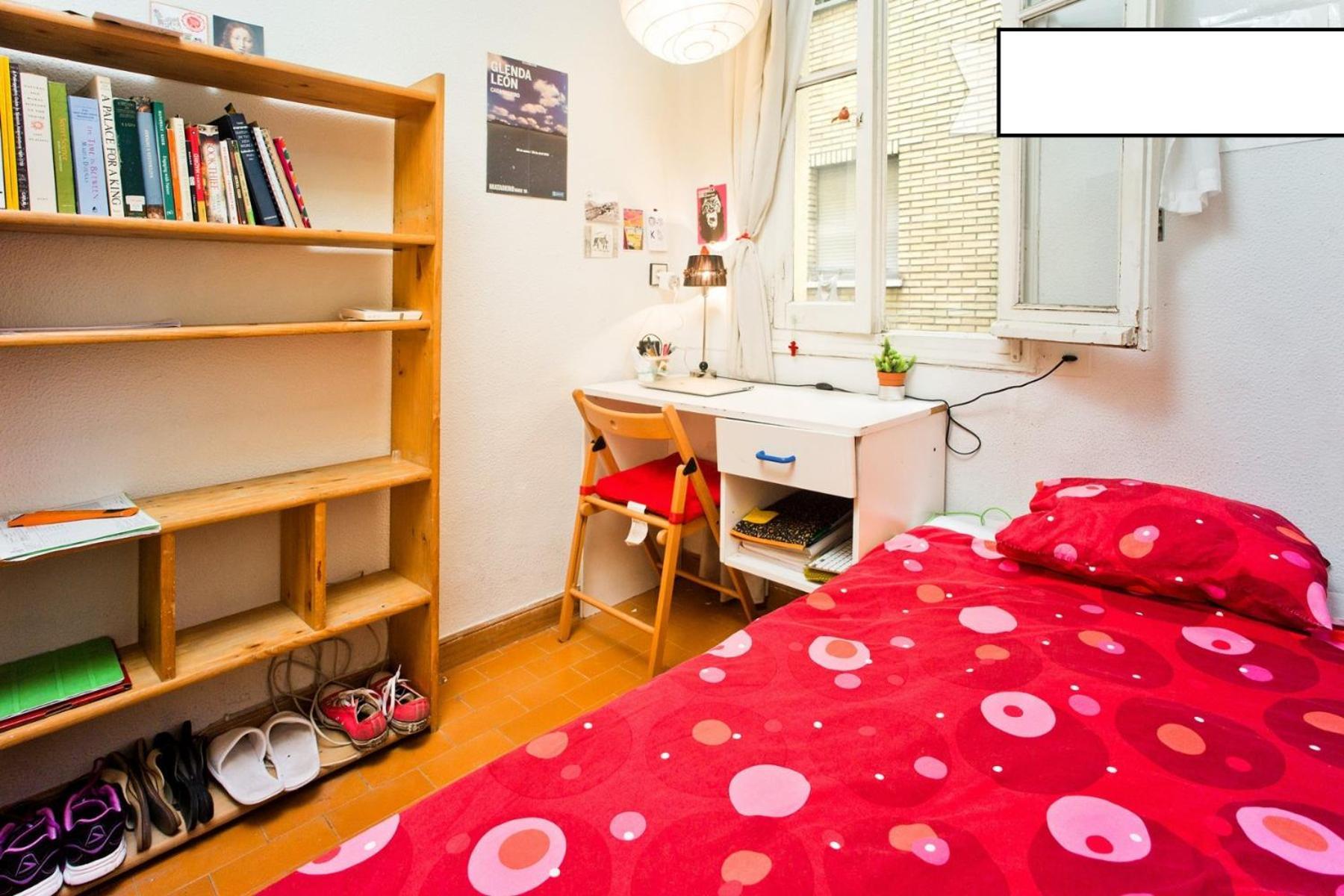 Individual Con Ventana A Patio Bano Compartido Bed and breakfast *