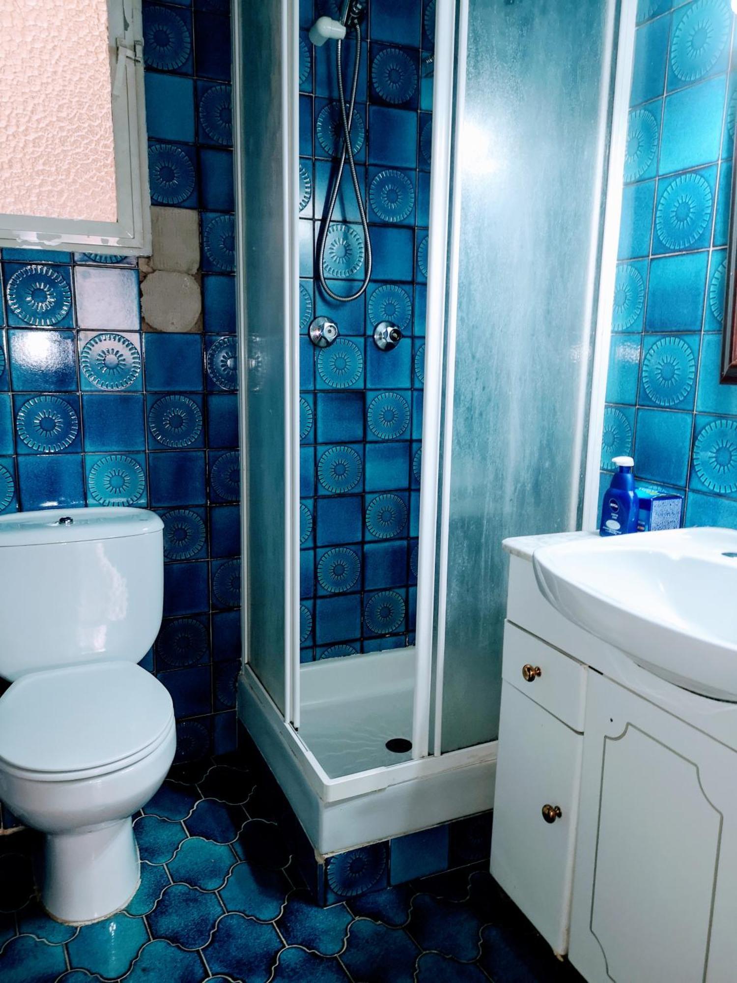 Individual Con Ventana A Patio Bano Compartido Bed and breakfast *