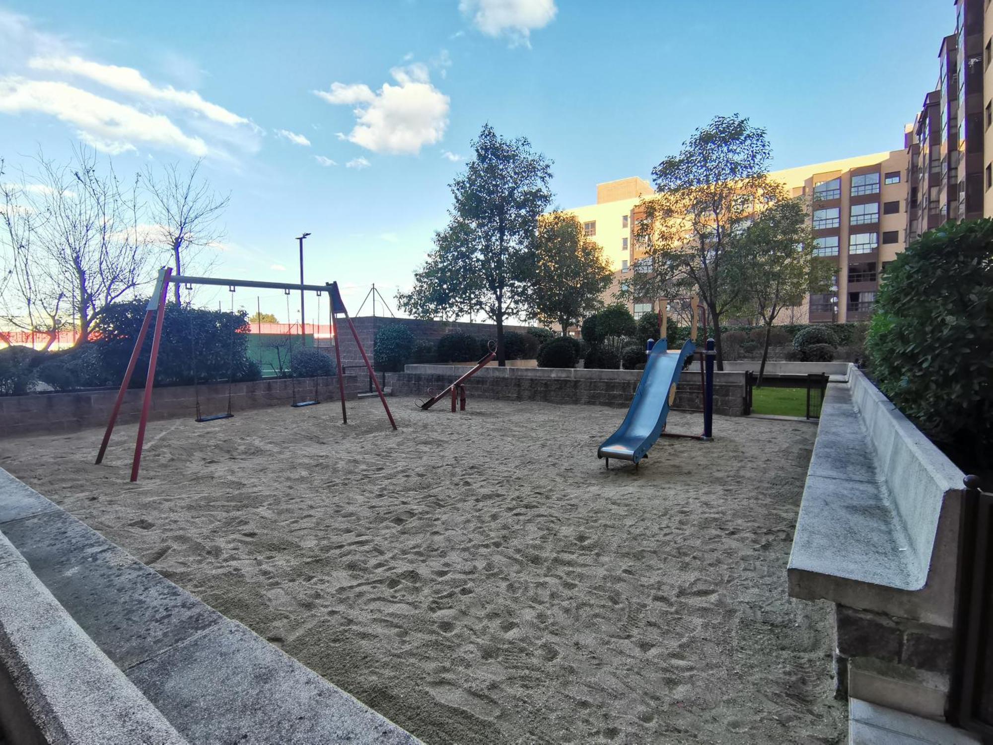Apartamento Con Garaje Y Piscina