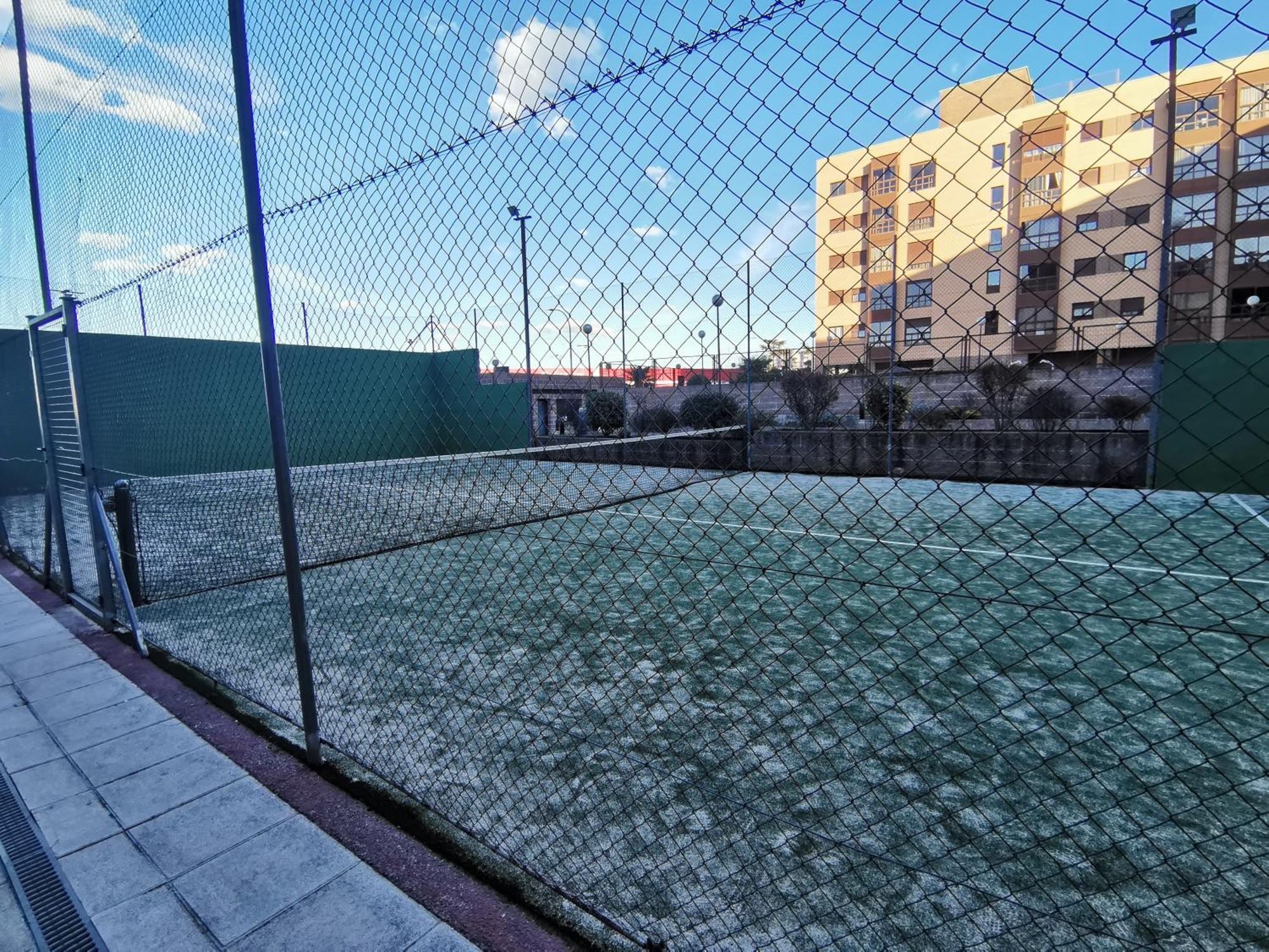 Con Garaje Y Piscina