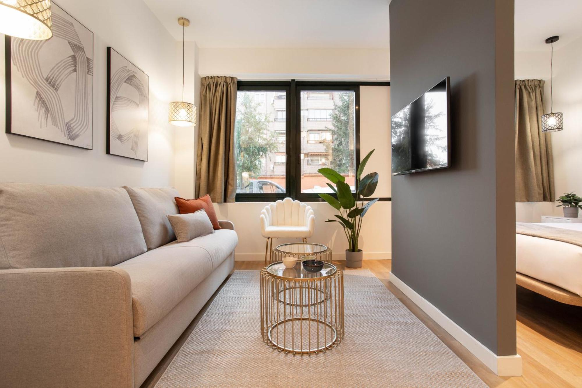 Catalina En Apartamento Madrid