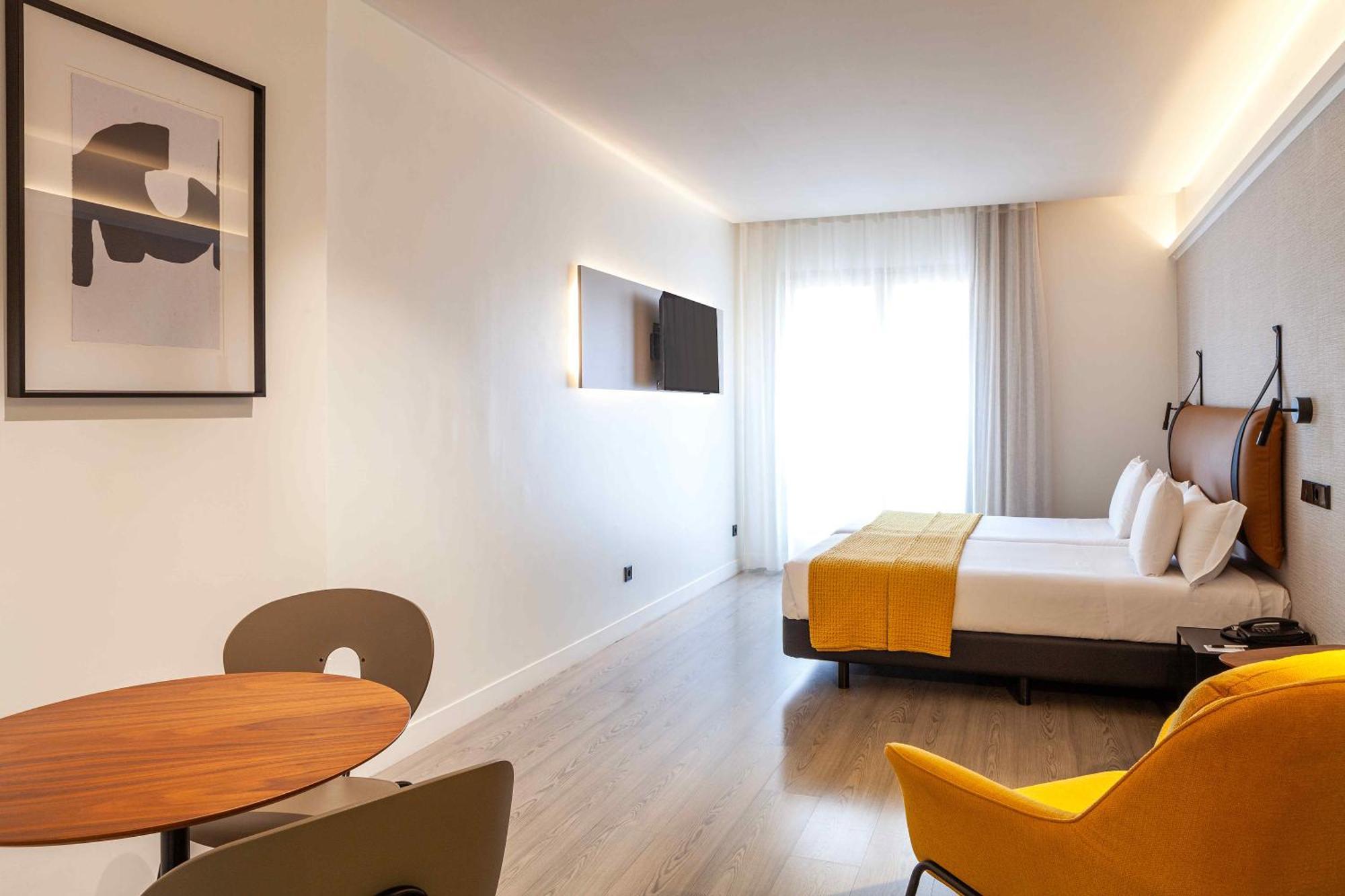 Viena Plaza De Espana Aparthotel 3*