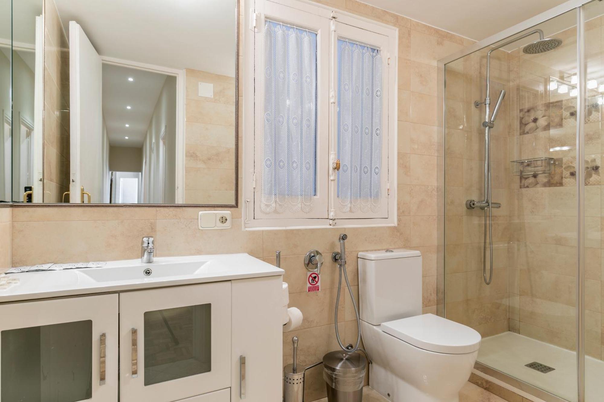 Reina 1 By Forever Apartment