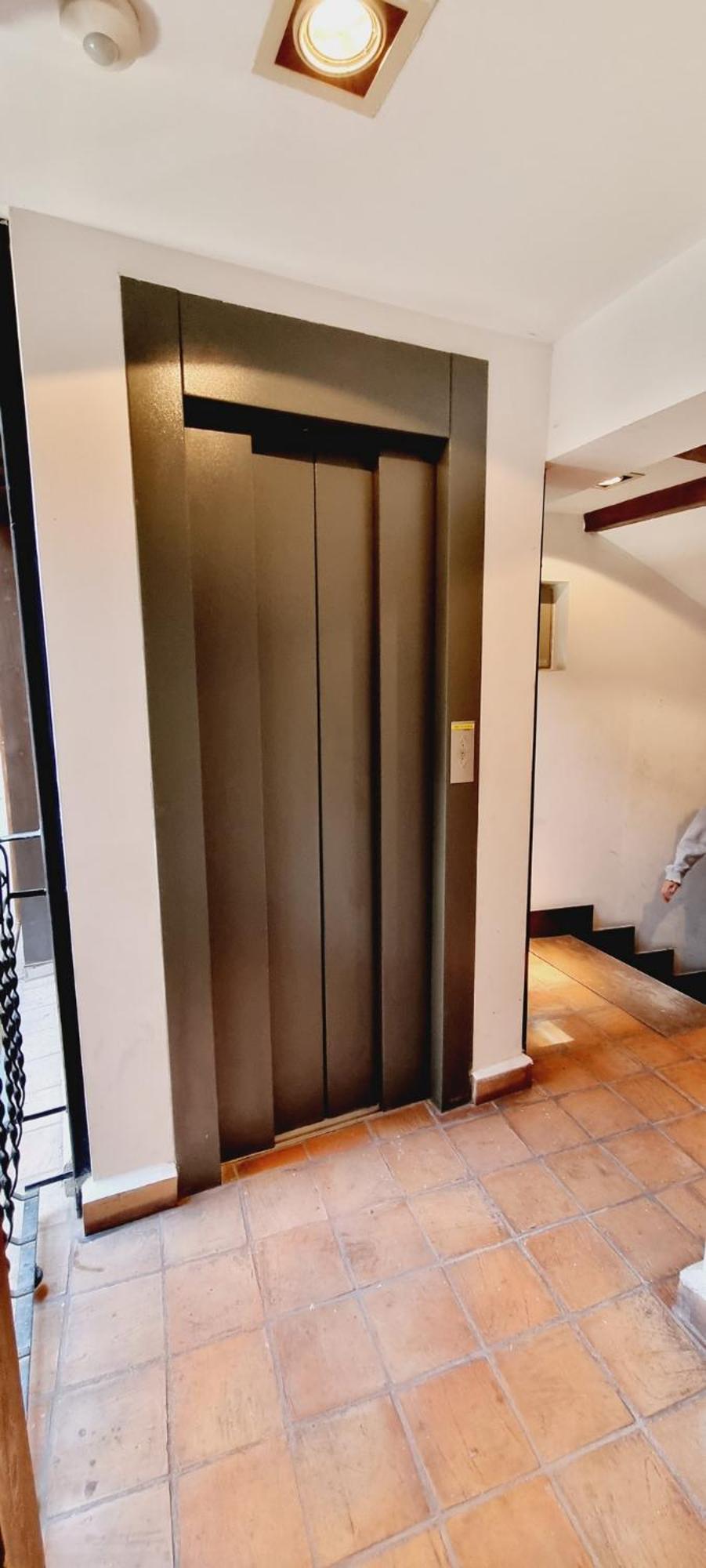 Apartamento Beautiful, Renovated Loft In The Center