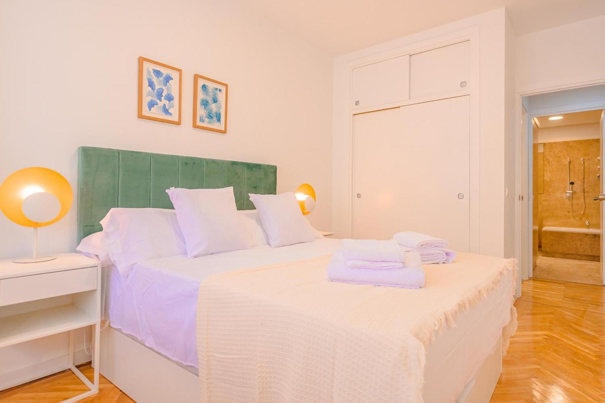 Apartamento For Amplia Y Comoda Casa Temporal De Cuatro En Chamberi Mau5 Madrid