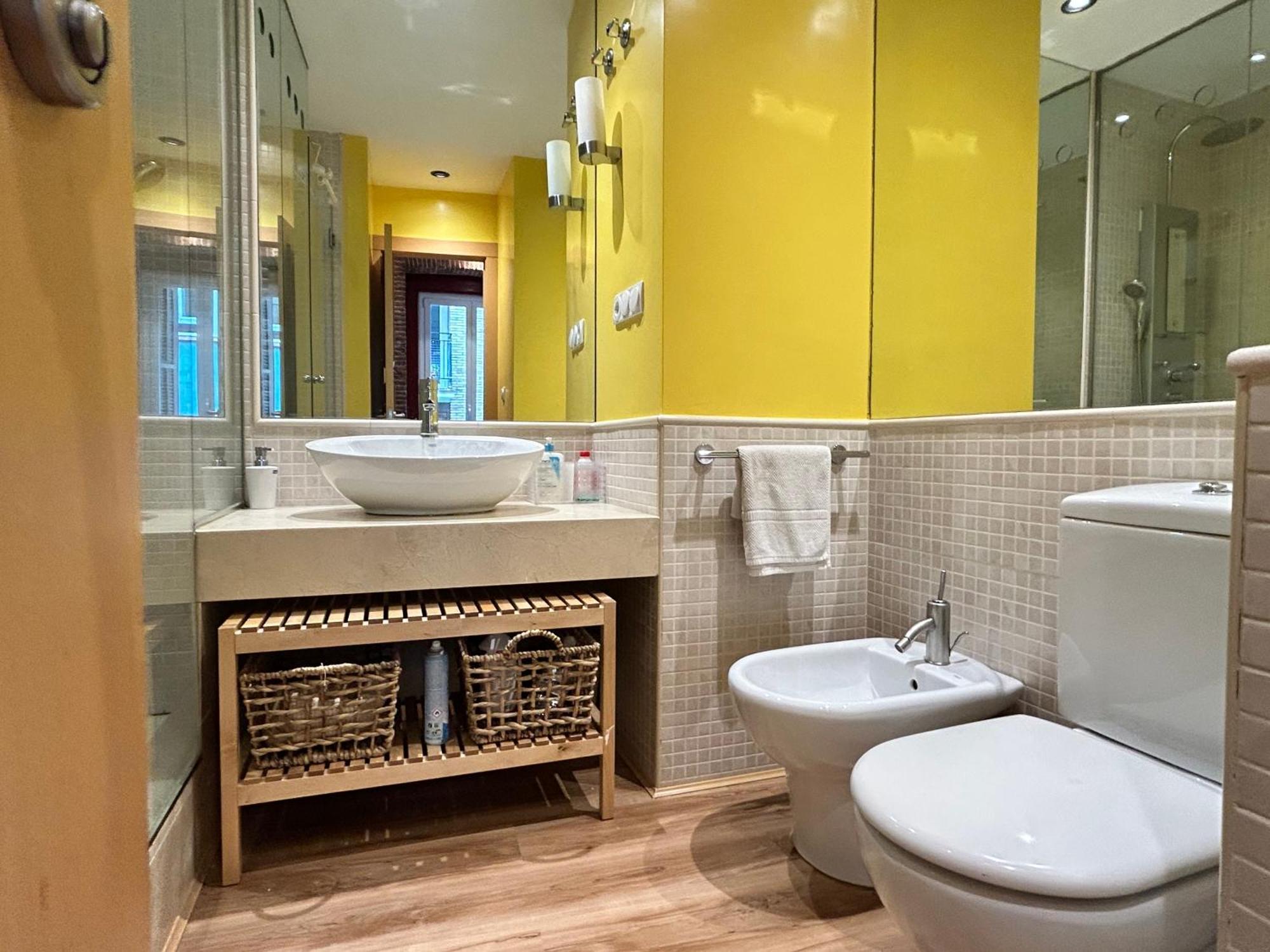 Large 2 Bedroom Near Gran Via