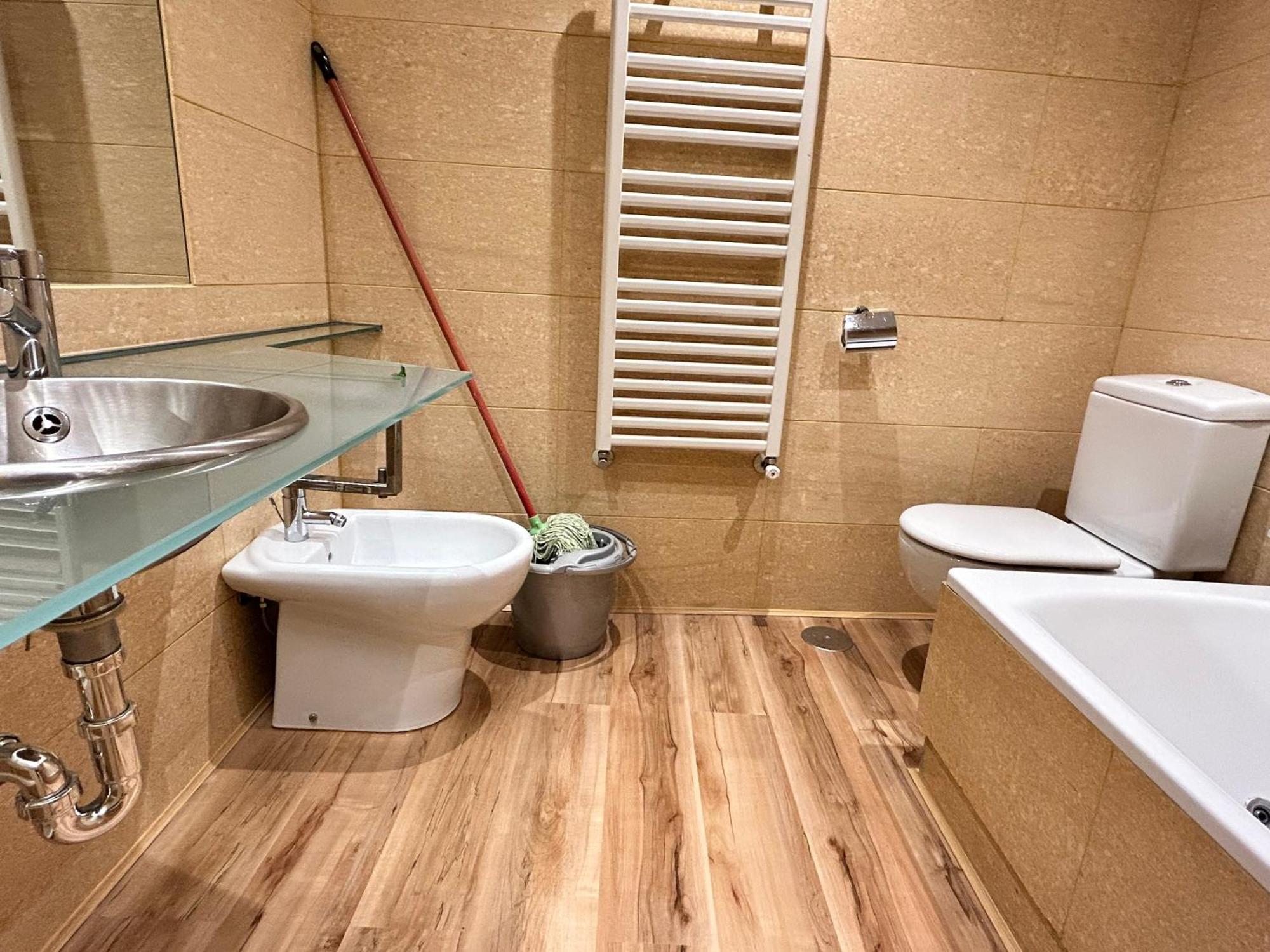 Large 2 Bedroom Near Gran Via