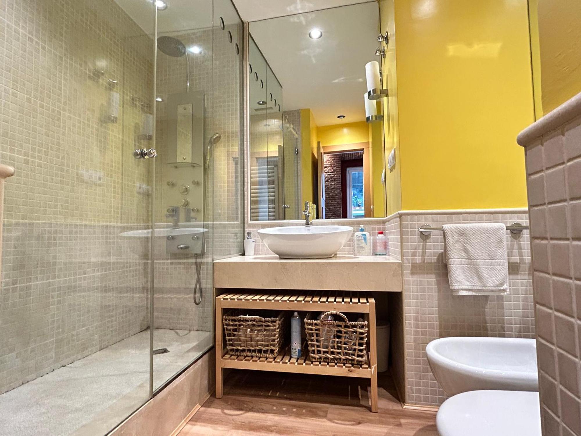 Large 2 Bedroom Near Gran Via
