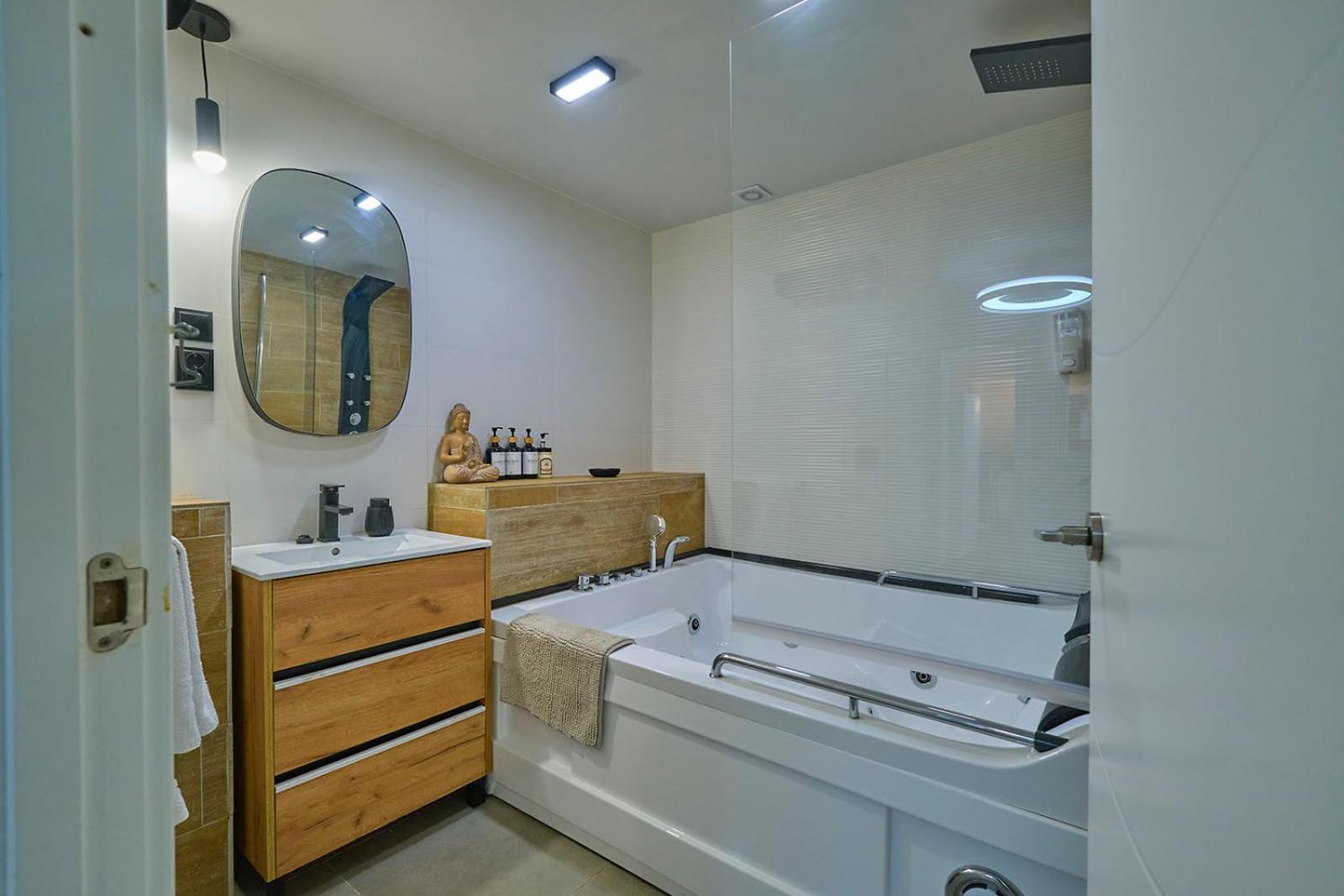 Apartamento Centricos Con Banera Jacuzzi Hidromasaje Romantico