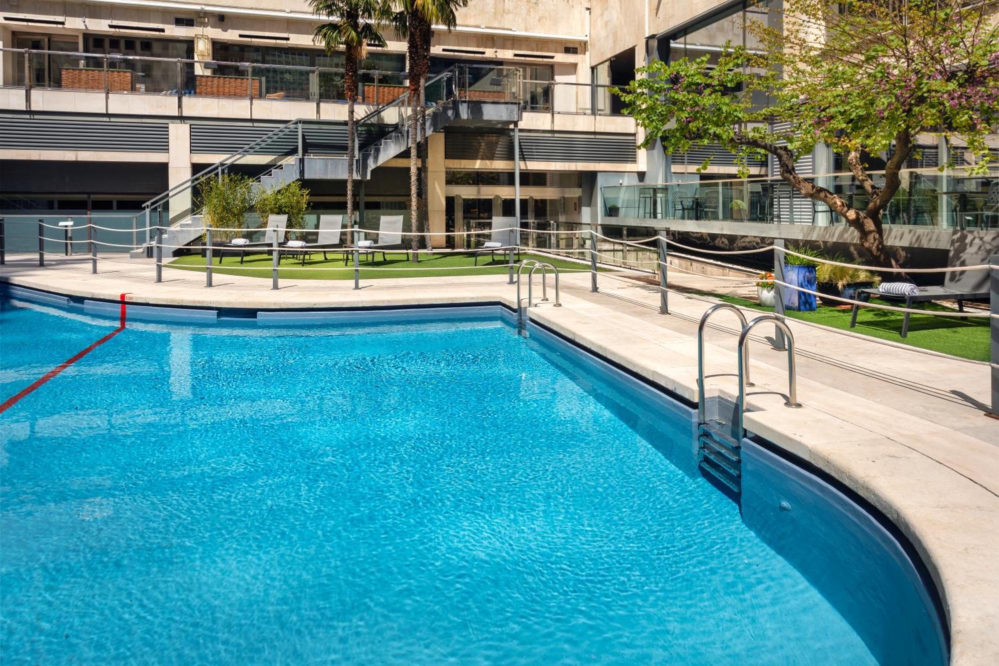 Meliá Castilla Hotel 4*