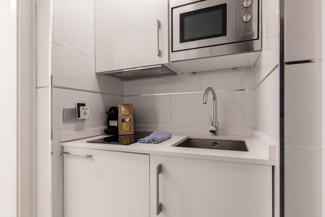 1 Bedroom 1 Bathroom Furnished - Recoletos - Modern Functional - Mintystay Apartment *