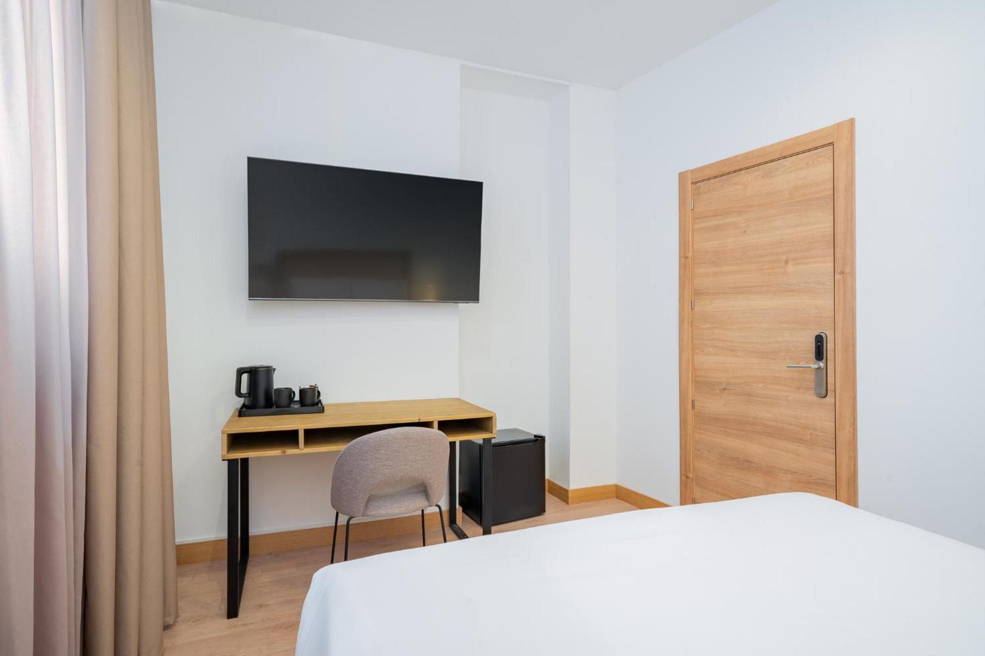 Hostel Luthia Puerta Del Sol *